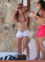 thumb_Avril_Lavigne_bikini_in_Cabo_005.jpg