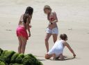 thumb_Avril_Lavigne_bikini_in_Cabo_010.jpg