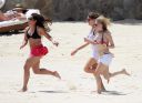 thumb_Avril_Lavigne_bikini_in_Cabo_011.jpg
