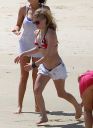 thumb_Avril_Lavigne_bikini_in_Cabo_016.jpg
