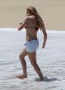 thumb_Avril_Lavigne_bikini_in_Cabo_018.jpg