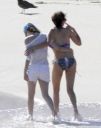 thumb_Avril_Lavigne_bikini_in_Cabo_050.jpg