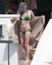 thumb_Avril_Lavigne_bikini_in_Cabo_055.jpg