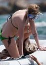 thumb_Avril_Lavigne_bikini_in_Cabo_063.jpg