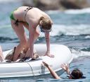 thumb_Avril_Lavigne_bikini_in_Cabo_067.jpg