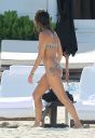 thumb_Jessica_Alba_-_wearing_a_bikinis_at_a_beach_in_Mexico_098.jpg