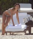 thumb_Jessica_Alba_-_wearing_a_bikinis_at_a_beach_in_Mexico_102.jpg