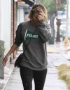thumb_Kaley_Cuoco_leaving_the_Gym_getting_caught_in_the_rain_in_Los_Angeles_002.jpg