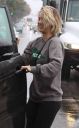 thumb_Kaley_Cuoco_leaving_the_Gym_getting_caught_in_the_rain_in_Los_Angeles_003.jpg