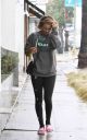 thumb_Kaley_Cuoco_leaving_the_Gym_getting_caught_in_the_rain_in_Los_Angeles_004.jpg