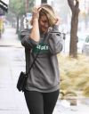 thumb_Kaley_Cuoco_leaving_the_Gym_getting_caught_in_the_rain_in_Los_Angeles_006.jpg