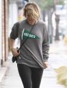 thumb_Kaley_Cuoco_leaving_the_Gym_getting_caught_in_the_rain_in_Los_Angeles_008.jpg