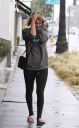 thumb_Kaley_Cuoco_leaving_the_Gym_getting_caught_in_the_rain_in_Los_Angeles_011.jpg