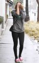 thumb_Kaley_Cuoco_leaving_the_Gym_getting_caught_in_the_rain_in_Los_Angeles_012.jpg