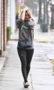 thumb_Kaley_Cuoco_leaving_the_Gym_getting_caught_in_the_rain_in_Los_Angeles_018.jpg