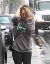thumb_Kaley_Cuoco_leaving_the_Gym_getting_caught_in_the_rain_in_Los_Angeles_019.jpg