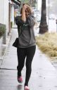 thumb_Kaley_Cuoco_leaving_the_Gym_getting_caught_in_the_rain_in_Los_Angeles_022.jpg