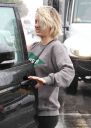 thumb_Kaley_Cuoco_leaving_the_Gym_getting_caught_in_the_rain_in_Los_Angeles_026.jpg