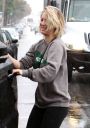 thumb_Kaley_Cuoco_leaving_the_Gym_getting_caught_in_the_rain_in_Los_Angeles_027.jpg