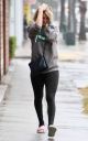 thumb_Kaley_Cuoco_leaving_the_Gym_getting_caught_in_the_rain_in_Los_Angeles_037.jpg