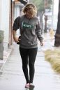 thumb_Kaley_Cuoco_leaving_the_Gym_getting_caught_in_the_rain_in_Los_Angeles_039.jpg