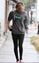 thumb_Kaley_Cuoco_leaving_the_Gym_getting_caught_in_the_rain_in_Los_Angeles_040.jpg