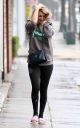 thumb_Kaley_Cuoco_leaving_the_Gym_getting_caught_in_the_rain_in_Los_Angeles_045.jpg