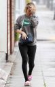 thumb_Kaley_Cuoco_leaving_the_Gym_getting_caught_in_the_rain_in_Los_Angeles_050.jpg