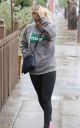 thumb_Kaley_Cuoco_leaving_the_Gym_getting_caught_in_the_rain_in_Los_Angeles_058.jpg