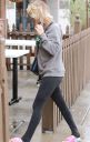 thumb_Kaley_Cuoco_leaving_the_Gym_getting_caught_in_the_rain_in_Los_Angeles_059.jpg