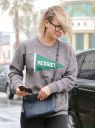 thumb_Kaley_Cuoco_leaving_the_Gym_getting_caught_in_the_rain_in_Los_Angeles_060.jpg