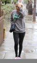 thumb_Kaley_Cuoco_leaving_the_Gym_getting_caught_in_the_rain_in_Los_Angeles_062.jpg