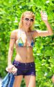 thumb_Michelle_Hunziker_bikini_at_the_Beach_in_Miami_008.jpg