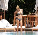 thumb_Michelle_Hunziker_bikini_at_the_Beach_in_Miami_029.jpg