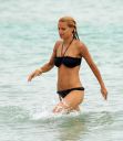 thumb_Michelle_Hunziker_bikini_at_the_Beach_in_Miami_040.jpg