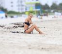 thumb_Michelle_Hunziker_bikini_at_the_Beach_in_Miami_042.jpg
