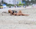 thumb_Michelle_Hunziker_bikini_at_the_Beach_in_Miami_049.jpg