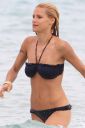 thumb_Michelle_Hunziker_bikini_at_the_Beach_in_Miami_053.jpg