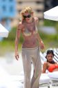 thumb_Michelle_Hunziker_bikini_at_the_Beach_in_Miami_059.jpg