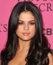 thumb_Selena_Gomez_Victorias_Secret_Fashion_Show_Braless2C_no_underwear_adds_025.jpg