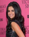 thumb_Selena_Gomez_Victorias_Secret_Fashion_Show_Braless2C_no_underwear_adds_065.jpg