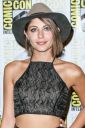 thumb_Willa_Holland_Arrow_press_line_at_Comic_Con_in_San_Diego_024.jpg