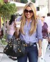 thumb_Amanda_Bynes_tight_top_tight_jeans_0006.jpg