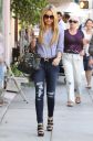 thumb_Amanda_Bynes_tight_top_tight_jeans_0009.jpg