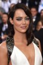 thumb_Emma_Stone_braless_wearing_white_high_slit_plunging_dress_for_Costume_Institute_Gala_2016_in_NYC_001.jpg