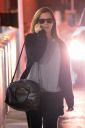 thumb_Emma_Watson_-_Arriving_at_JFK_airport_in_NY_0001.jpg
