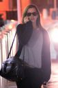 thumb_Emma_Watson_-_Arriving_at_JFK_airport_in_NY_0003.jpg