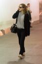 thumb_Emma_Watson_-_Arriving_at_JFK_airport_in_NY_0004.jpg