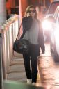 thumb_Emma_Watson_-_Arriving_at_JFK_airport_in_NY_0011.jpg