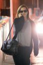 thumb_Emma_Watson_-_Arriving_at_JFK_airport_in_NY_0013.jpg